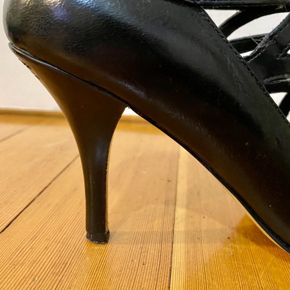 *NOT FOR SALE/SOLD* Nine West Criss Cross black pumps (Size 7 1/2) - Picture 6 of 6